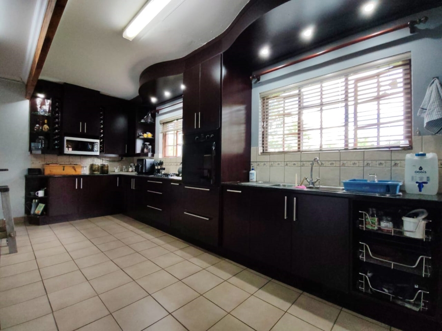 9 Bedroom Property for Sale in Unitas Park Gauteng