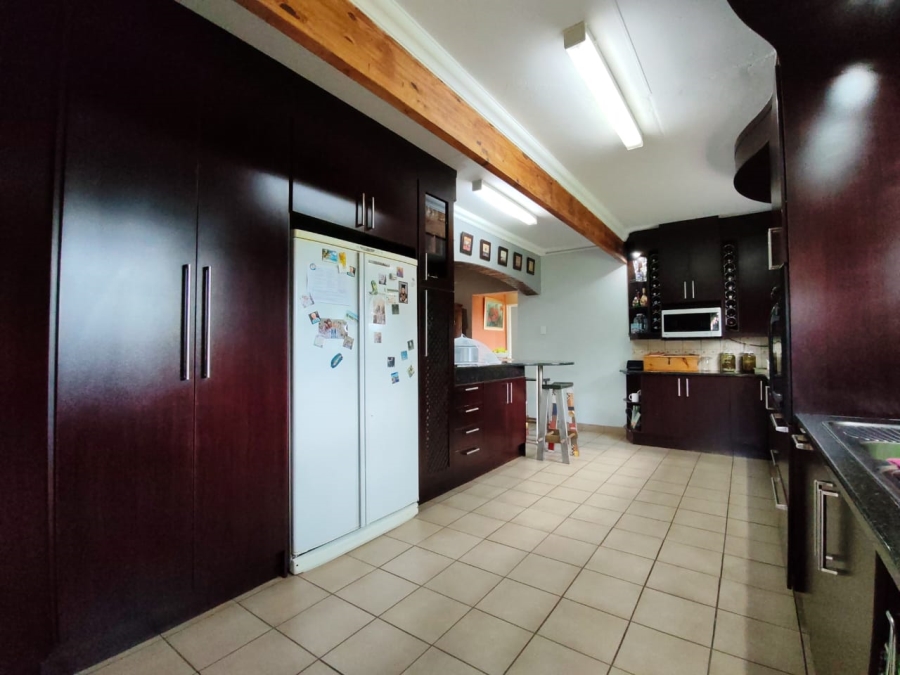 9 Bedroom Property for Sale in Unitas Park Gauteng