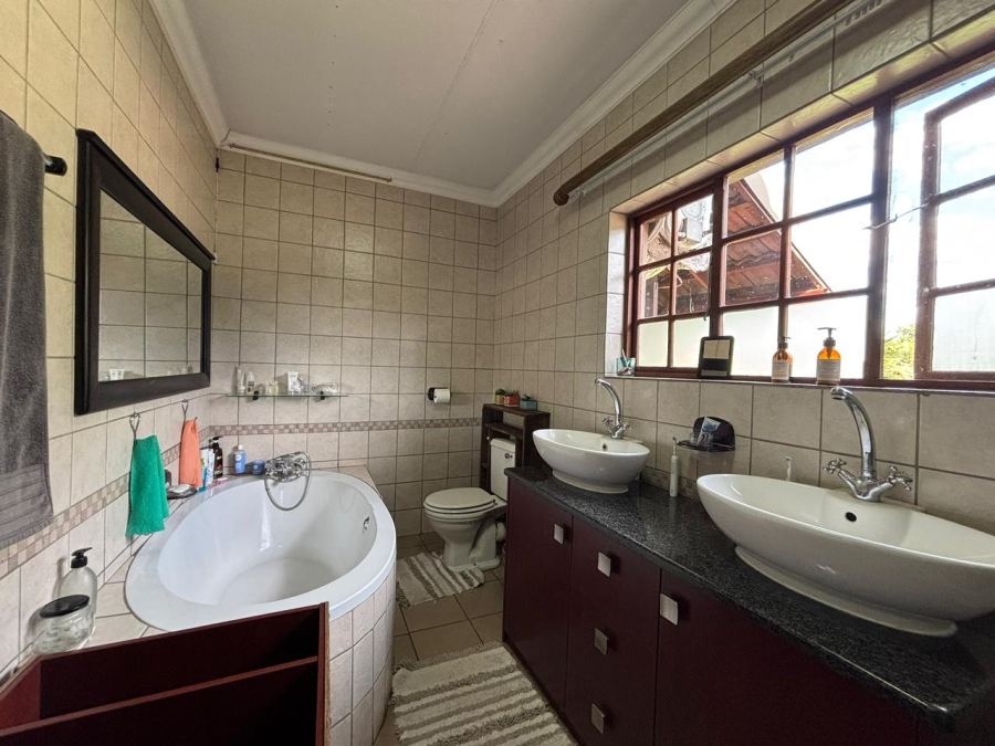 9 Bedroom Property for Sale in Unitas Park Gauteng