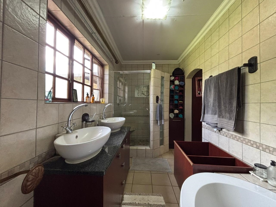 9 Bedroom Property for Sale in Unitas Park Gauteng