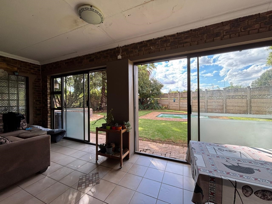 9 Bedroom Property for Sale in Unitas Park Gauteng
