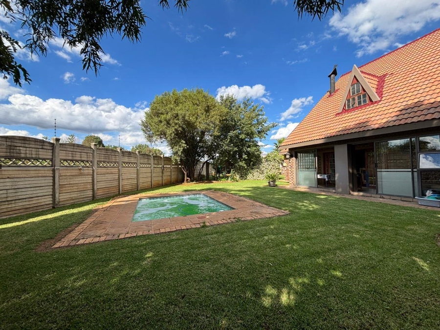9 Bedroom Property for Sale in Unitas Park Gauteng