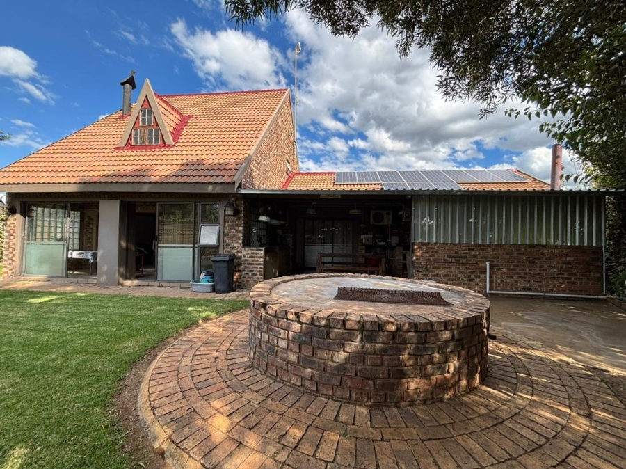 9 Bedroom Property for Sale in Unitas Park Gauteng
