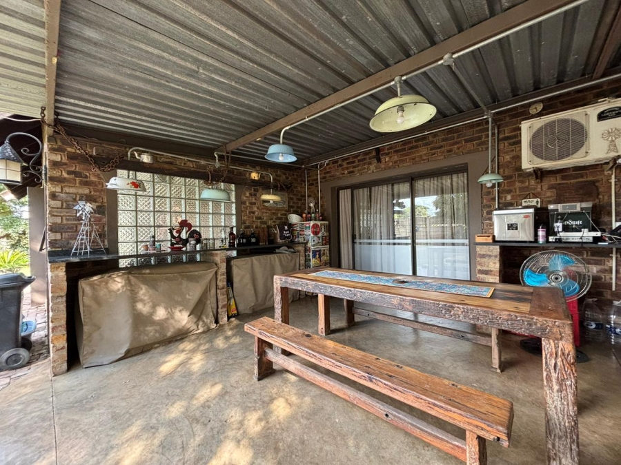 9 Bedroom Property for Sale in Unitas Park Gauteng