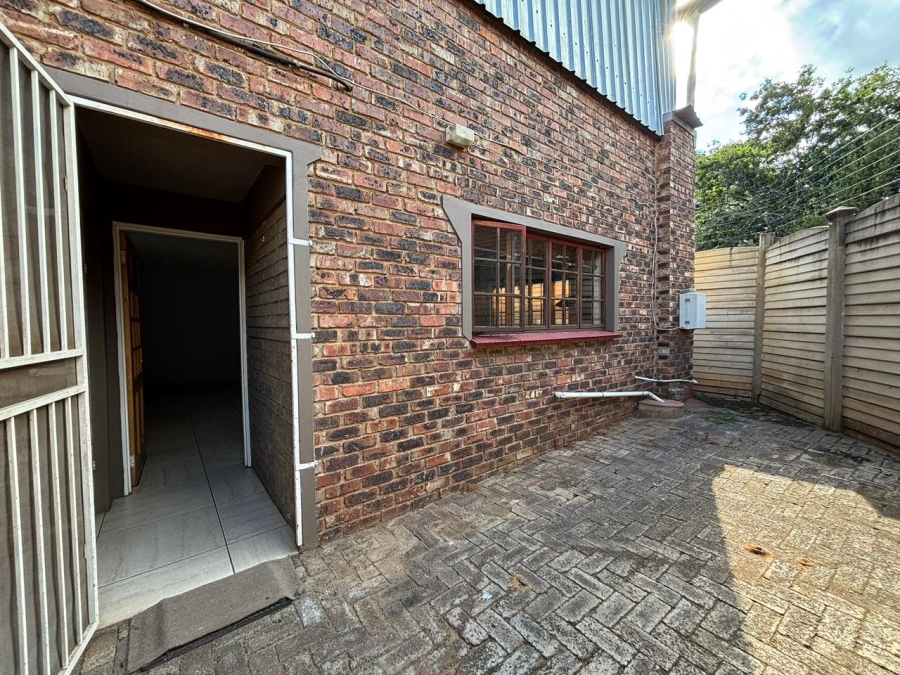 9 Bedroom Property for Sale in Unitas Park Gauteng