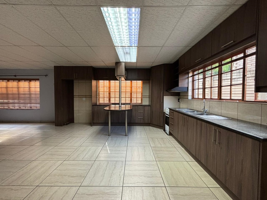 9 Bedroom Property for Sale in Unitas Park Gauteng