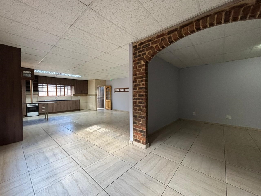 9 Bedroom Property for Sale in Unitas Park Gauteng