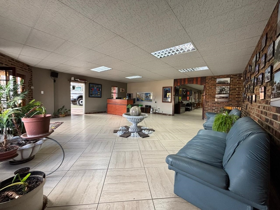9 Bedroom Property for Sale in Unitas Park Gauteng