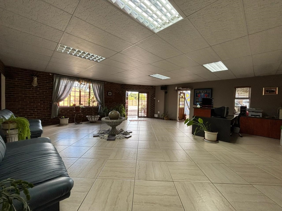 9 Bedroom Property for Sale in Unitas Park Gauteng
