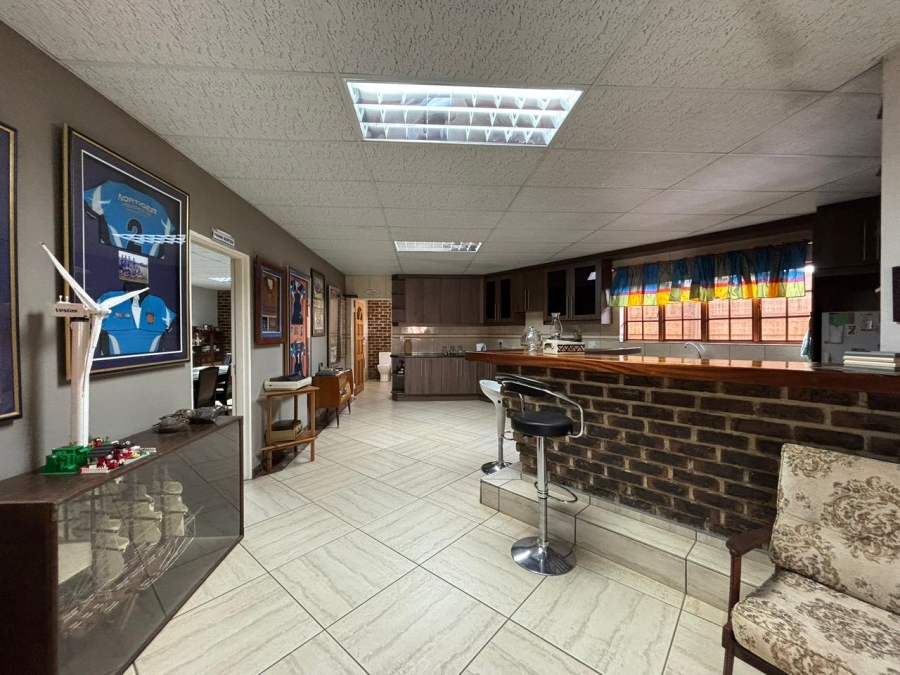 9 Bedroom Property for Sale in Unitas Park Gauteng