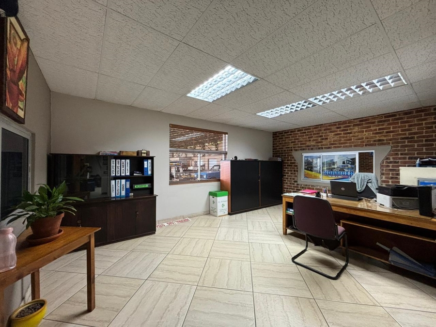 9 Bedroom Property for Sale in Unitas Park Gauteng