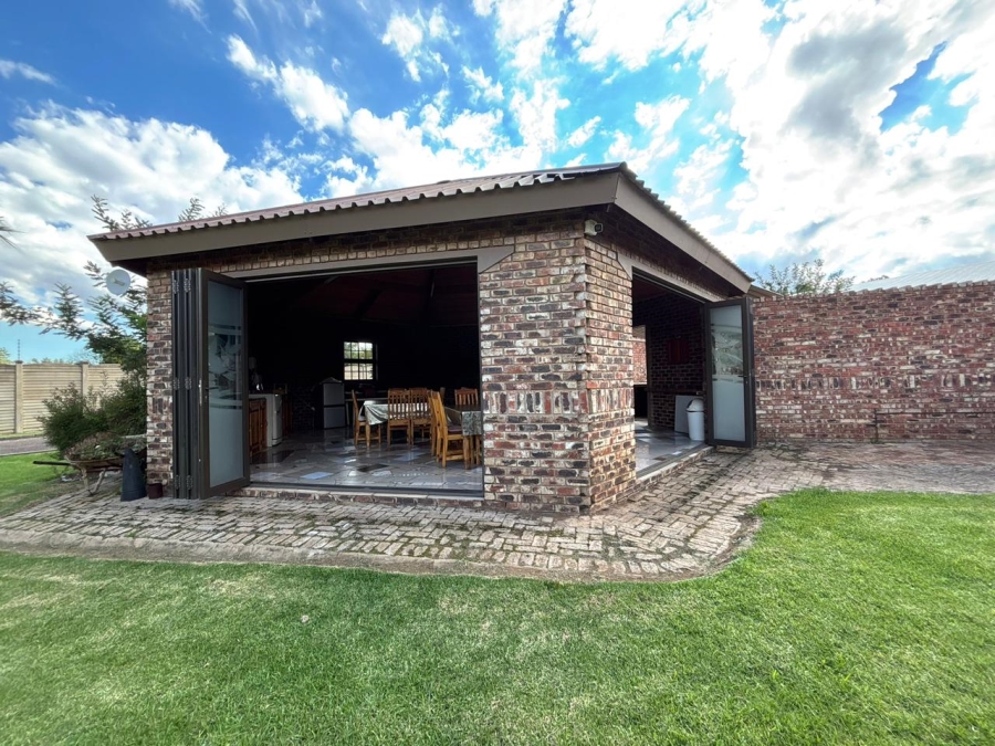9 Bedroom Property for Sale in Unitas Park Gauteng