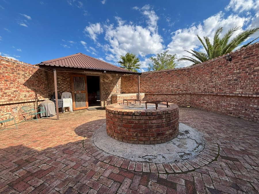9 Bedroom Property for Sale in Unitas Park Gauteng