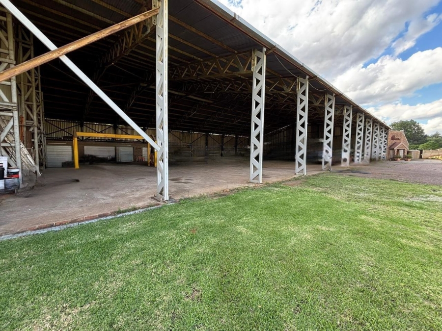 9 Bedroom Property for Sale in Unitas Park Gauteng
