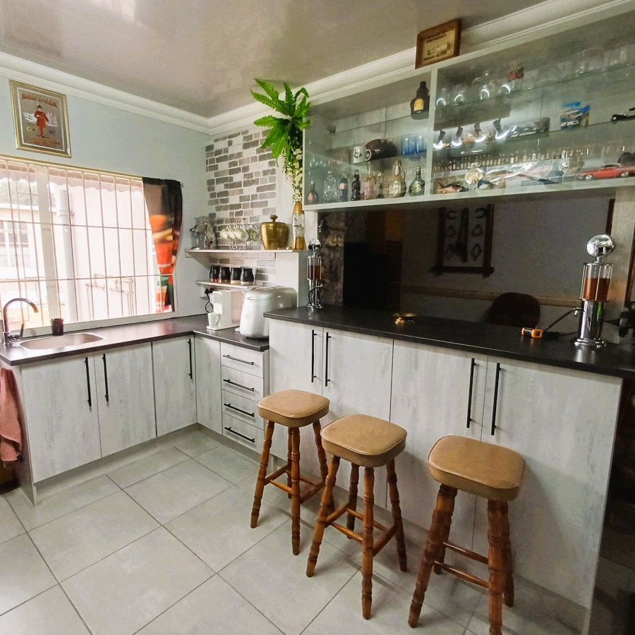 4 Bedroom Property for Sale in Meyerton Central Gauteng