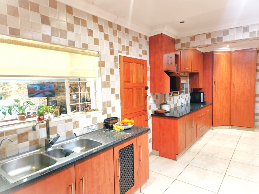 4 Bedroom Property for Sale in Doringkloof Gauteng