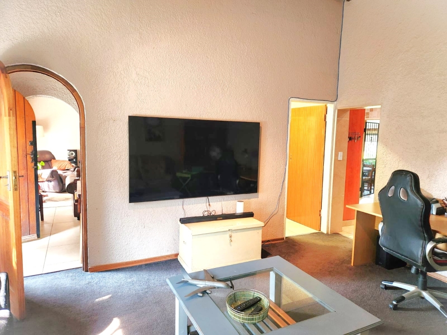 4 Bedroom Property for Sale in Doringkloof Gauteng