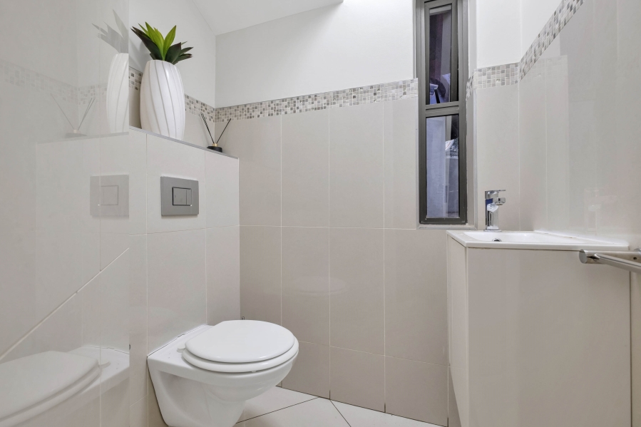 6 Bedroom Property for Sale in Morningside Manor Gauteng