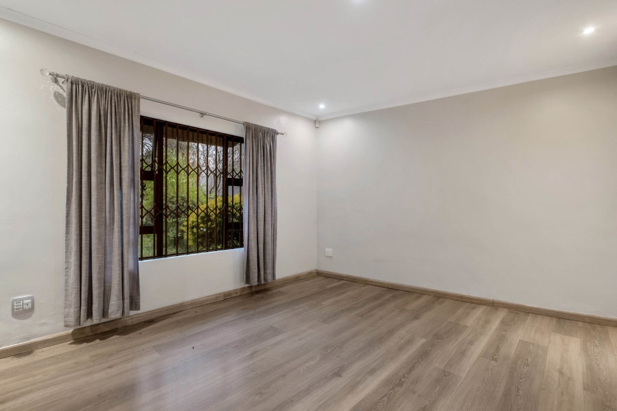 6 Bedroom Property for Sale in Morningside Manor Gauteng