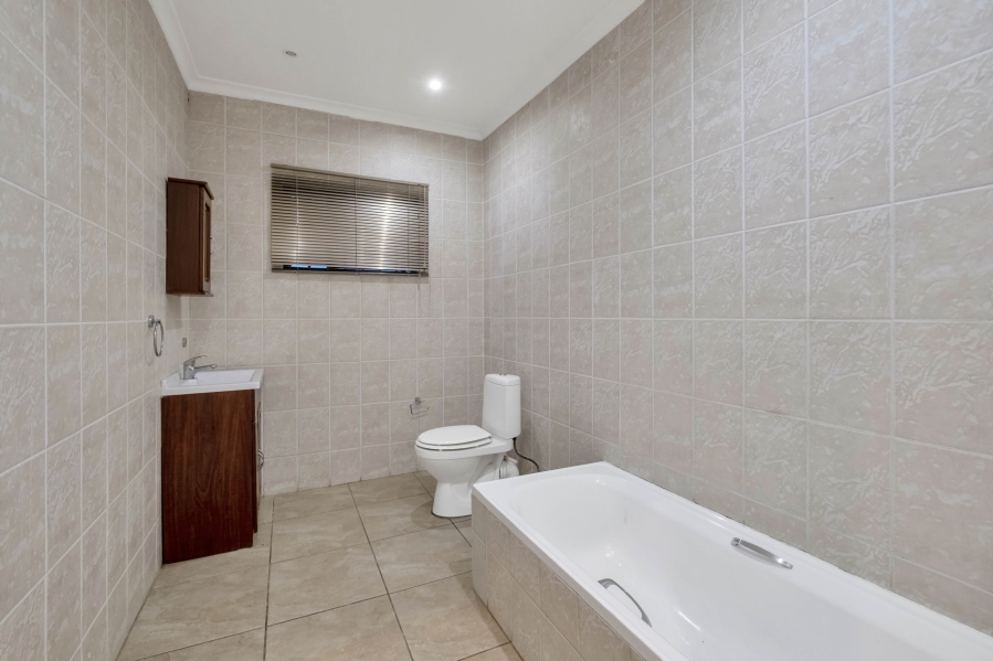 6 Bedroom Property for Sale in Morningside Manor Gauteng