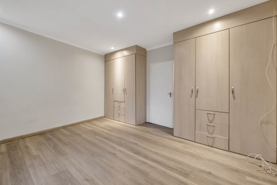 6 Bedroom Property for Sale in Morningside Manor Gauteng