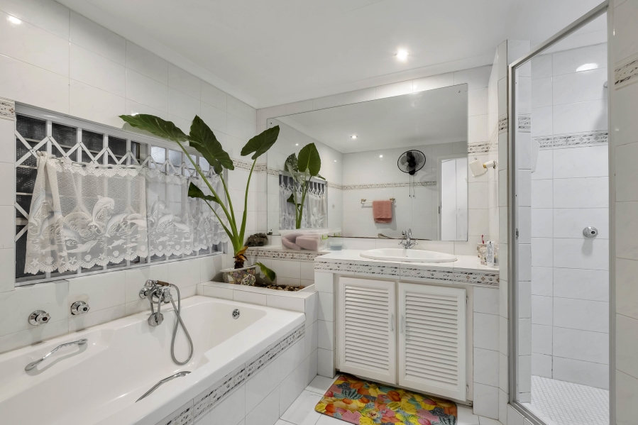 6 Bedroom Property for Sale in Morningside Gauteng