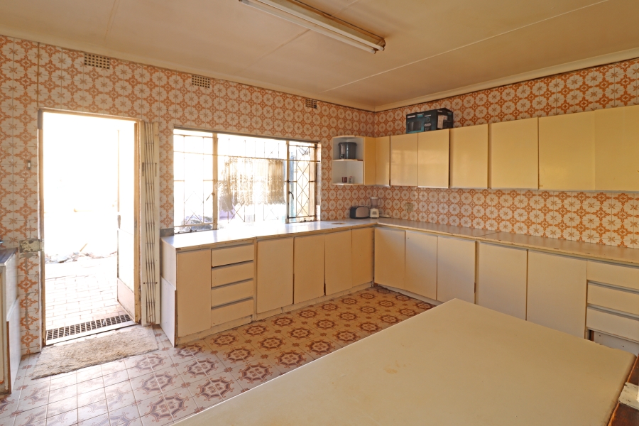 5 Bedroom Property for Sale in Orange Grove Gauteng