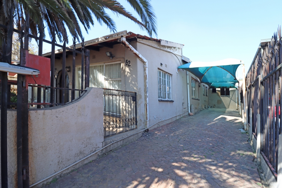 5 Bedroom Property for Sale in Orange Grove Gauteng