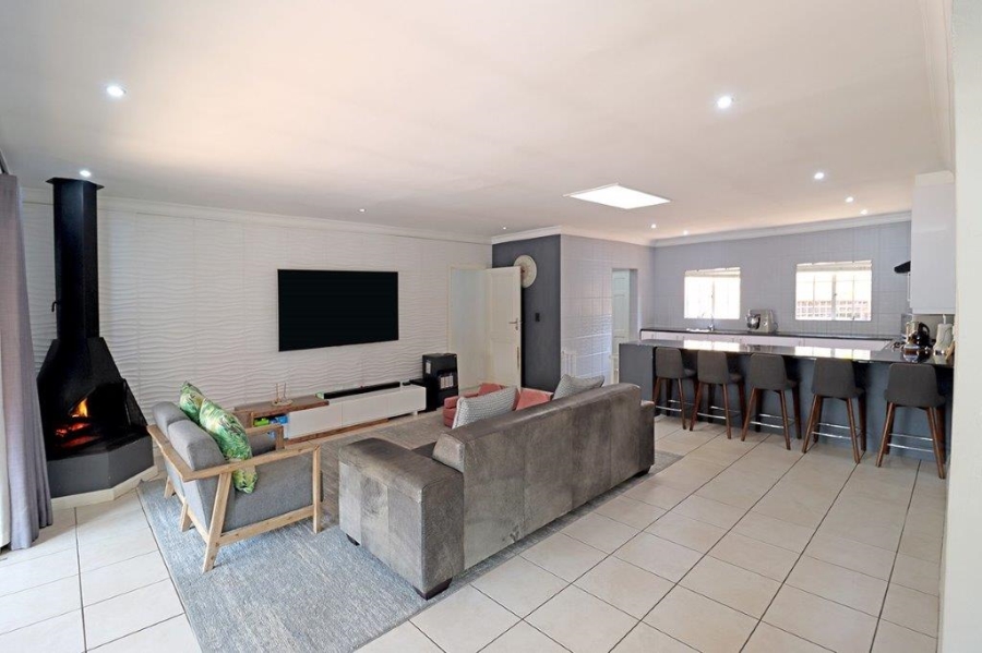 4 Bedroom Property for Sale in Dowerglen Ext 3 Gauteng