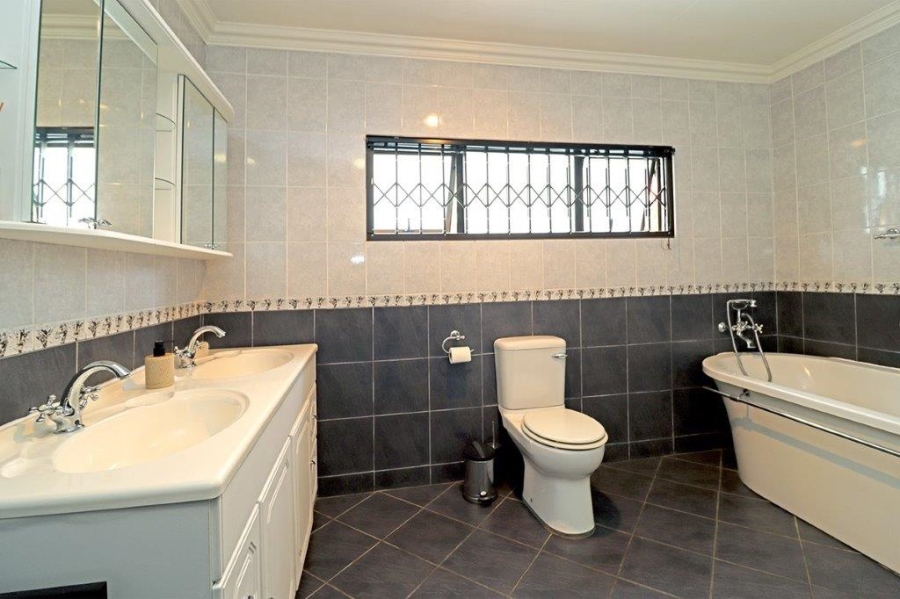 4 Bedroom Property for Sale in Dowerglen Ext 3 Gauteng