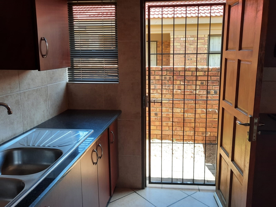 To Let 2 Bedroom Property for Rent in Albertsdal Gauteng