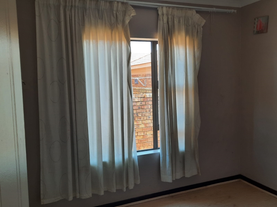 To Let 2 Bedroom Property for Rent in Albertsdal Gauteng