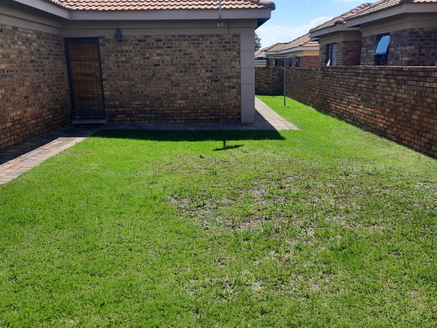 To Let 2 Bedroom Property for Rent in Albertsdal Gauteng