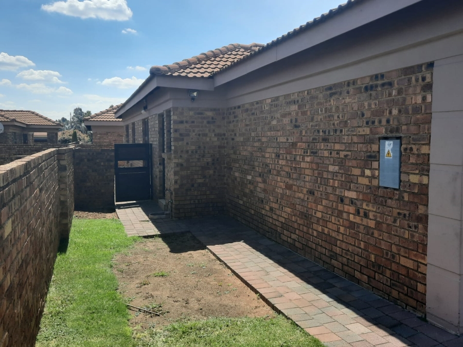 To Let 2 Bedroom Property for Rent in Albertsdal Gauteng