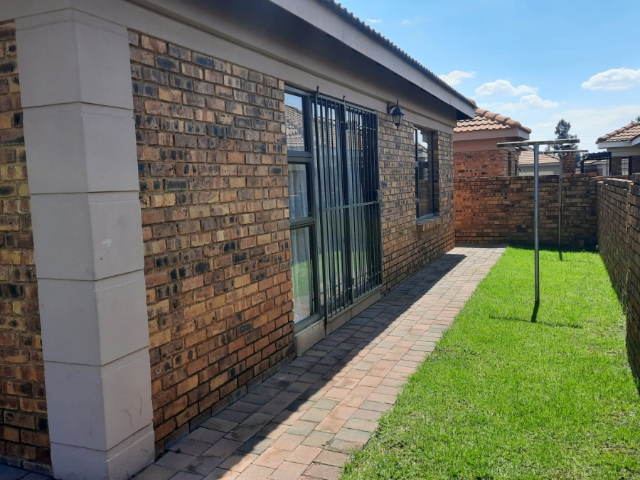 To Let 2 Bedroom Property for Rent in Albertsdal Gauteng