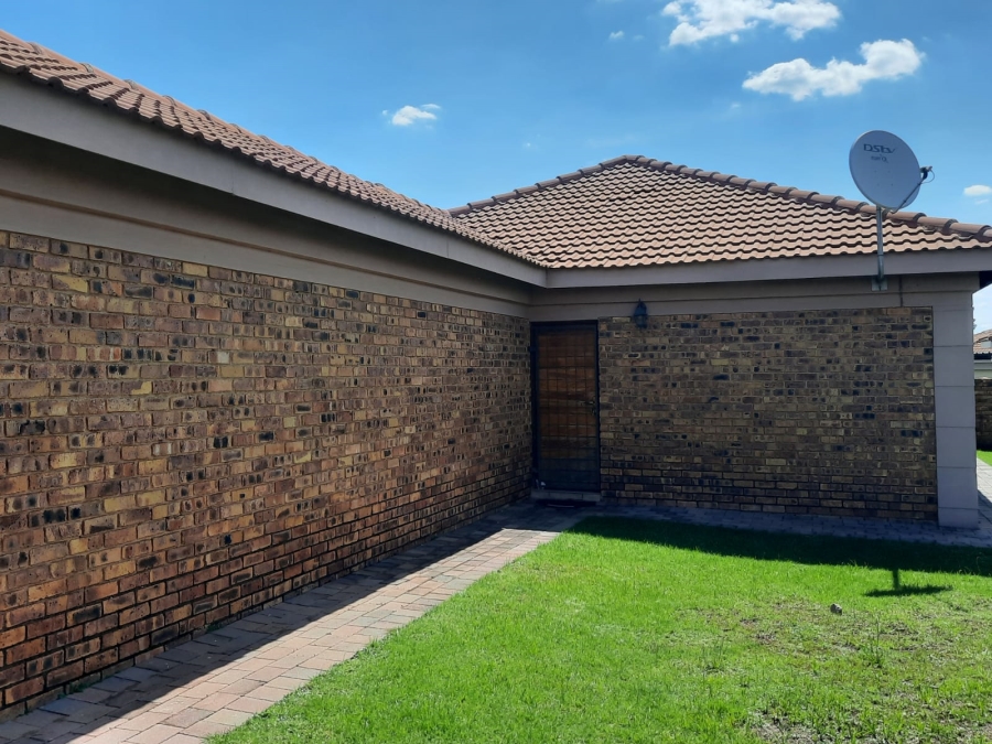 To Let 2 Bedroom Property for Rent in Albertsdal Gauteng