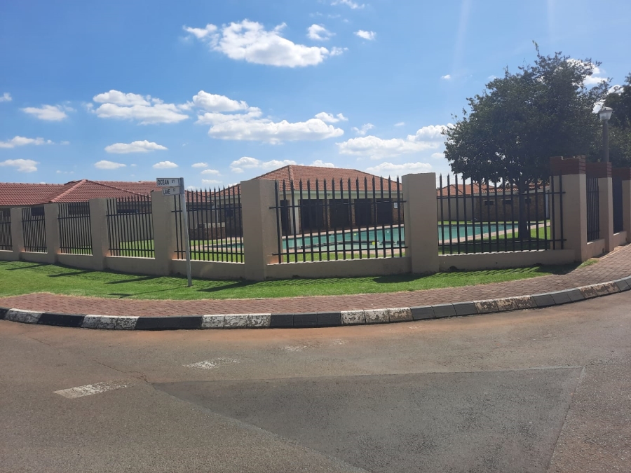 To Let 2 Bedroom Property for Rent in Albertsdal Gauteng