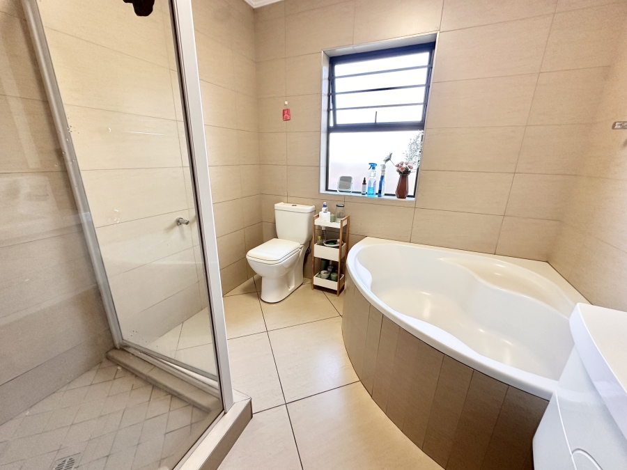 3 Bedroom Property for Sale in Thatchfield Estate Gauteng