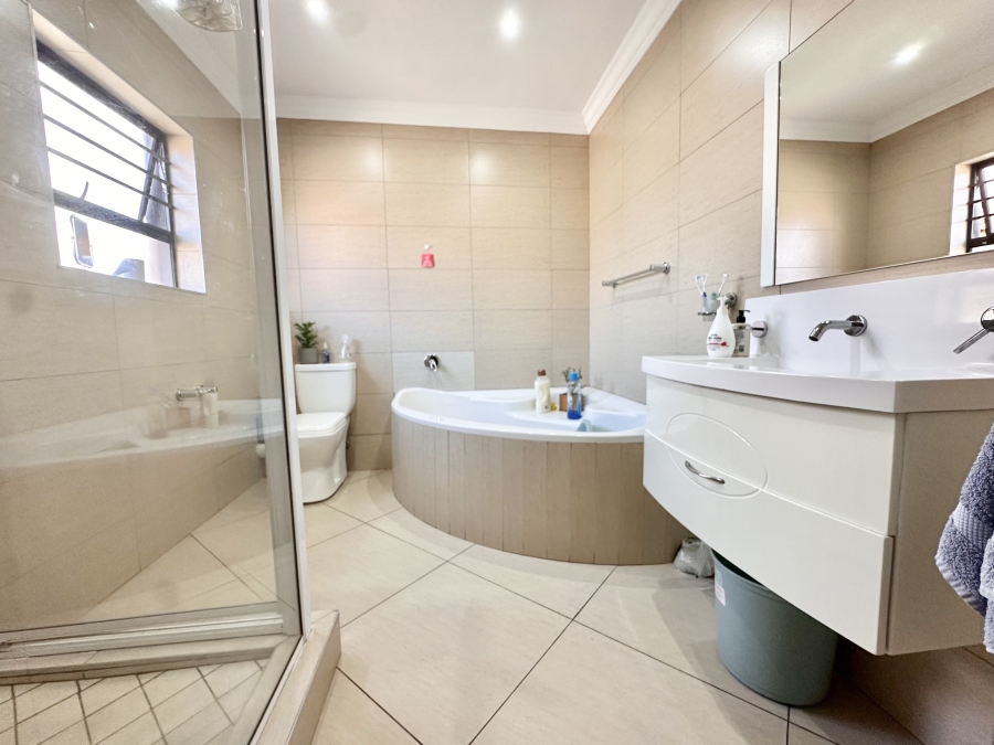3 Bedroom Property for Sale in Thatchfield Estate Gauteng