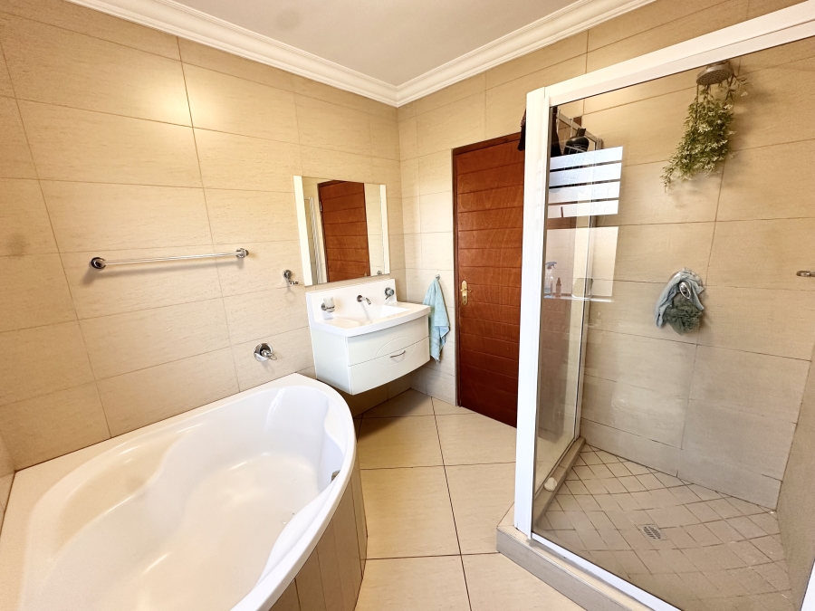 3 Bedroom Property for Sale in Thatchfield Estate Gauteng