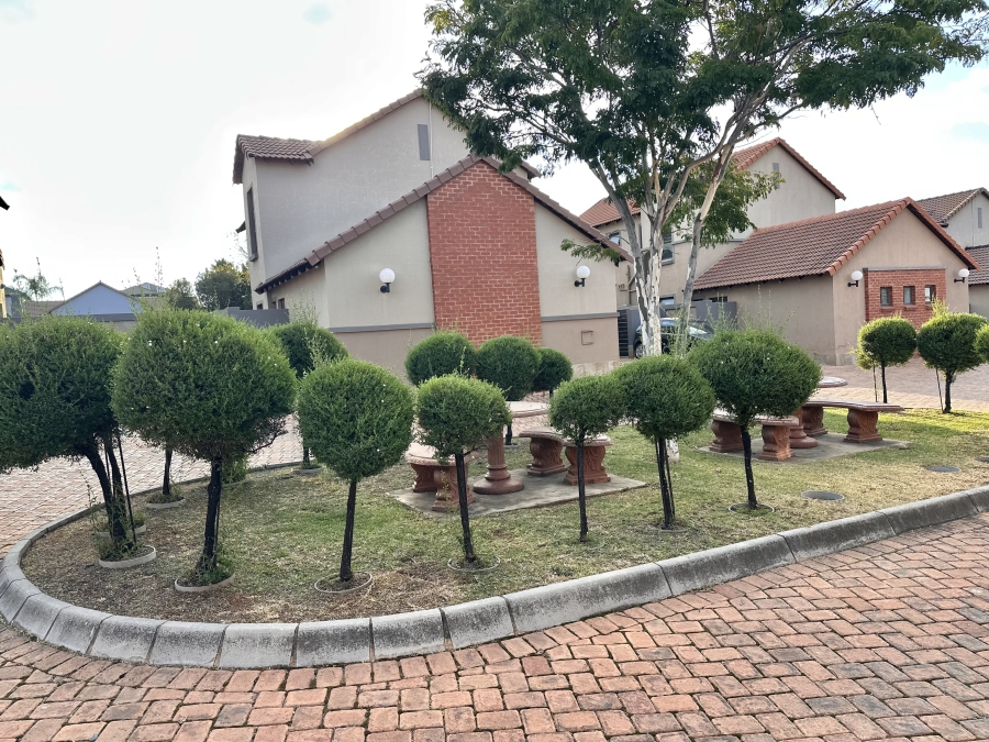 3 Bedroom Property for Sale in Thatchfield Estate Gauteng
