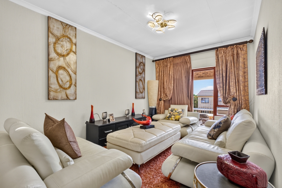 2 Bedroom Property for Sale in Maroeladal Gauteng