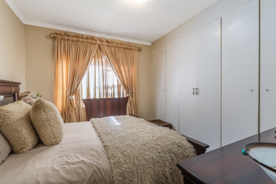 2 Bedroom Property for Sale in Maroeladal Gauteng