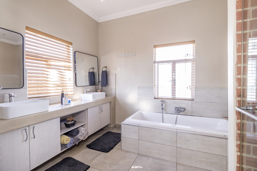 4 Bedroom Property for Sale in The Hills Game Reserve Estate Gauteng