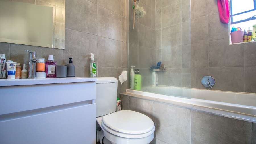 2 Bedroom Property for Sale in Pretoria North Gauteng