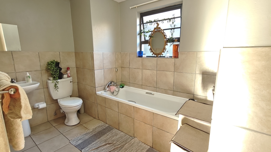 2 Bedroom Property for Sale in North Riding Gauteng