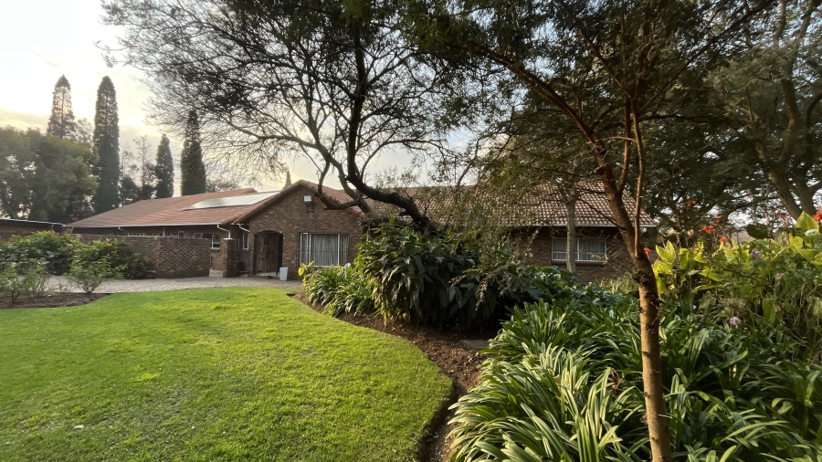 7 Bedroom Property for Sale in Bredell Gauteng