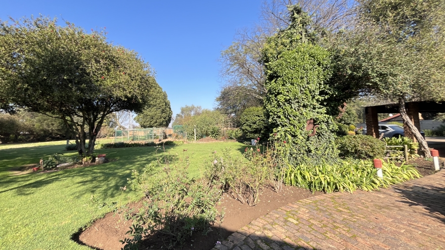 7 Bedroom Property for Sale in Bredell Gauteng