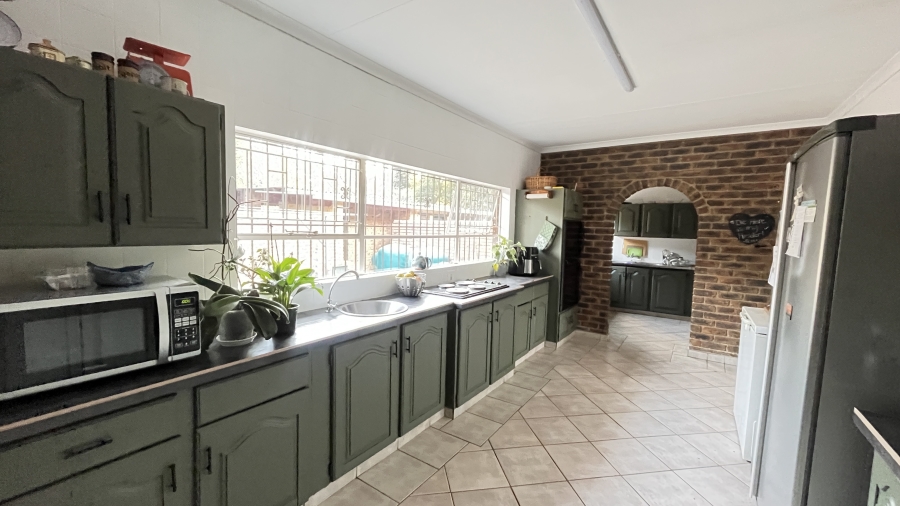 7 Bedroom Property for Sale in Bredell Gauteng