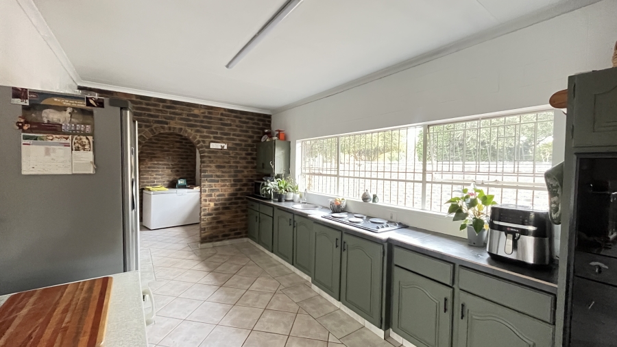 7 Bedroom Property for Sale in Bredell Gauteng